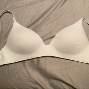 Victorias Secret 34B Wireless White Bra